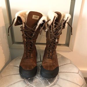 Ugg Women’s Shearling lines boots